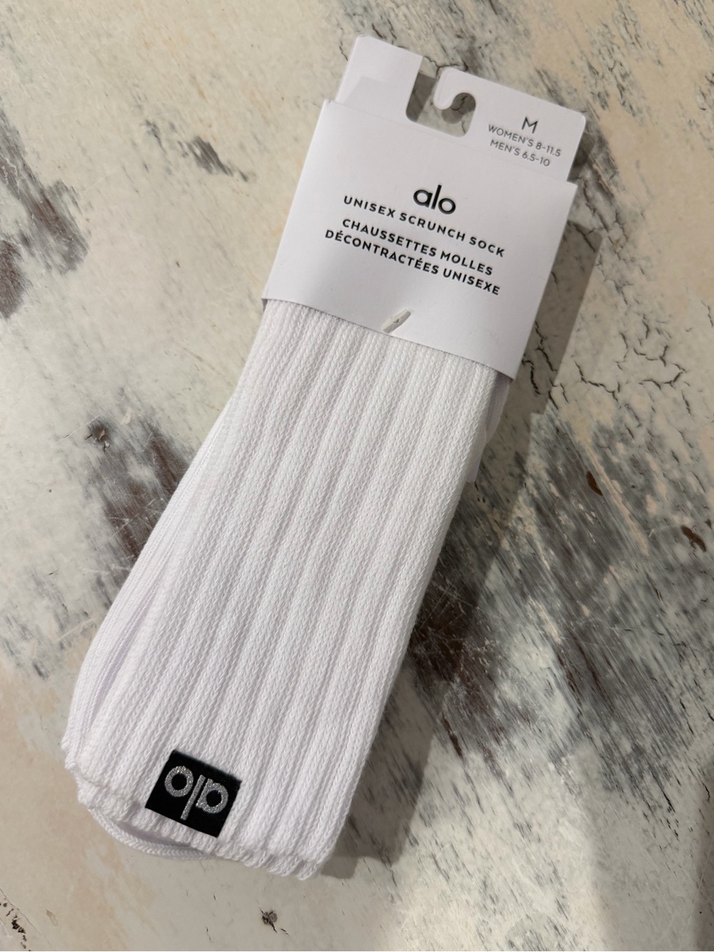 ALO Yoga White unisex women’s Scrunch Socks NWT M medium